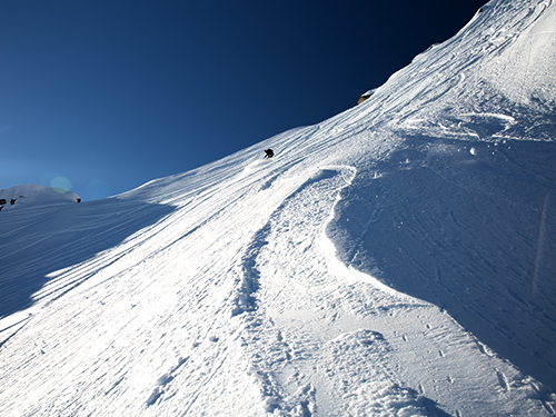 off-piste snowboarding in chamonix with a snowboard guide